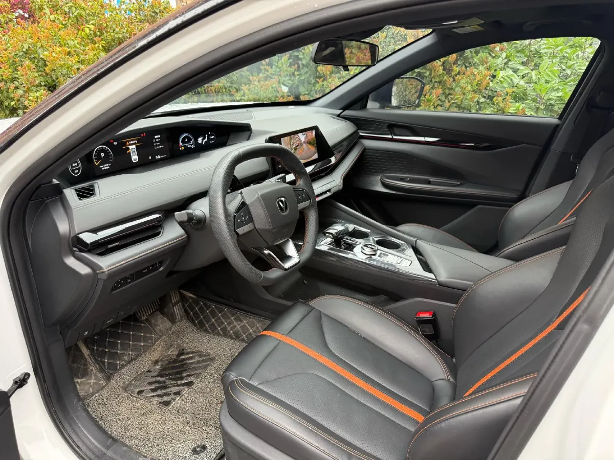 2024 ChangAn UNI-V 1.5T 188HP L4 7DCT,autocango,china used car exporter,china ev exporter,chinese used car exporter,chinese used ev exporter