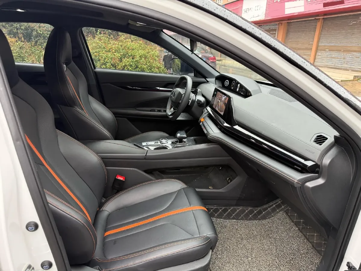 2024 ChangAn UNI-V 1.5T 188HP L4 7DCT,autocango,china used car exporter,china ev exporter,chinese used car exporter,chinese used ev exporter