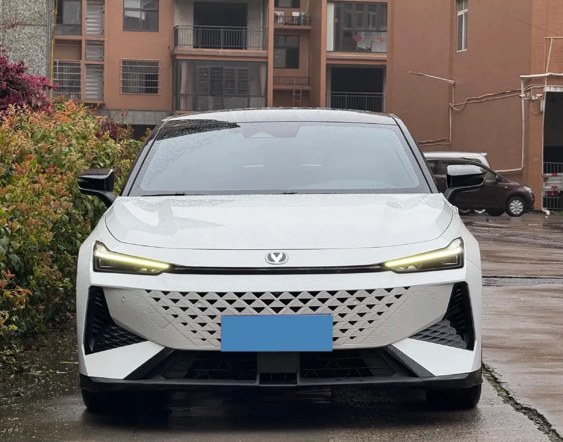 2024 ChangAn UNI-V 1.5T 188HP L4 7DCT,autocango,china used car exporter,china ev exporter,chinese used car exporter,chinese used ev exporter