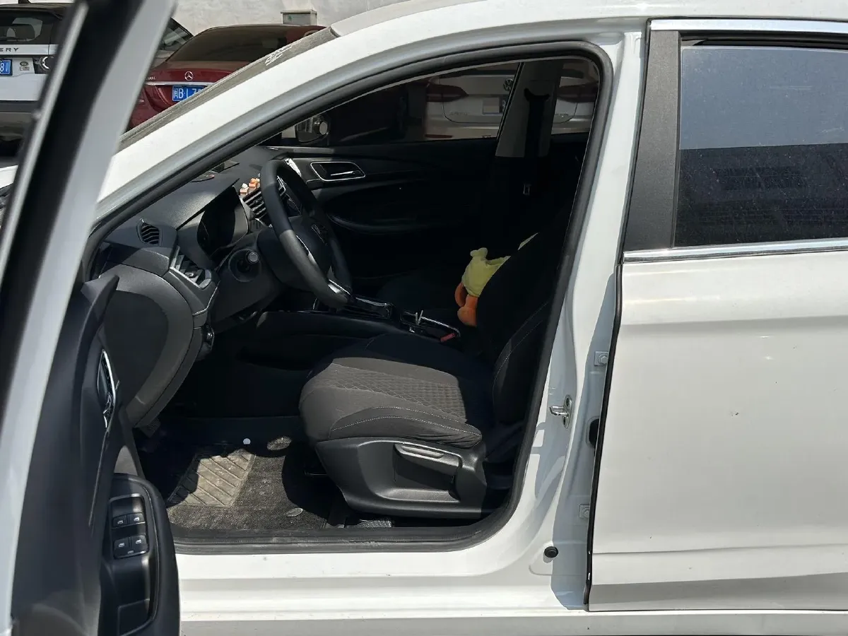 2020 Roewe i5 1.5L 120HP L4 CVT,autocango,china used car exporter,china ev exporter,chinese used car exporter,chinese used ev exporter