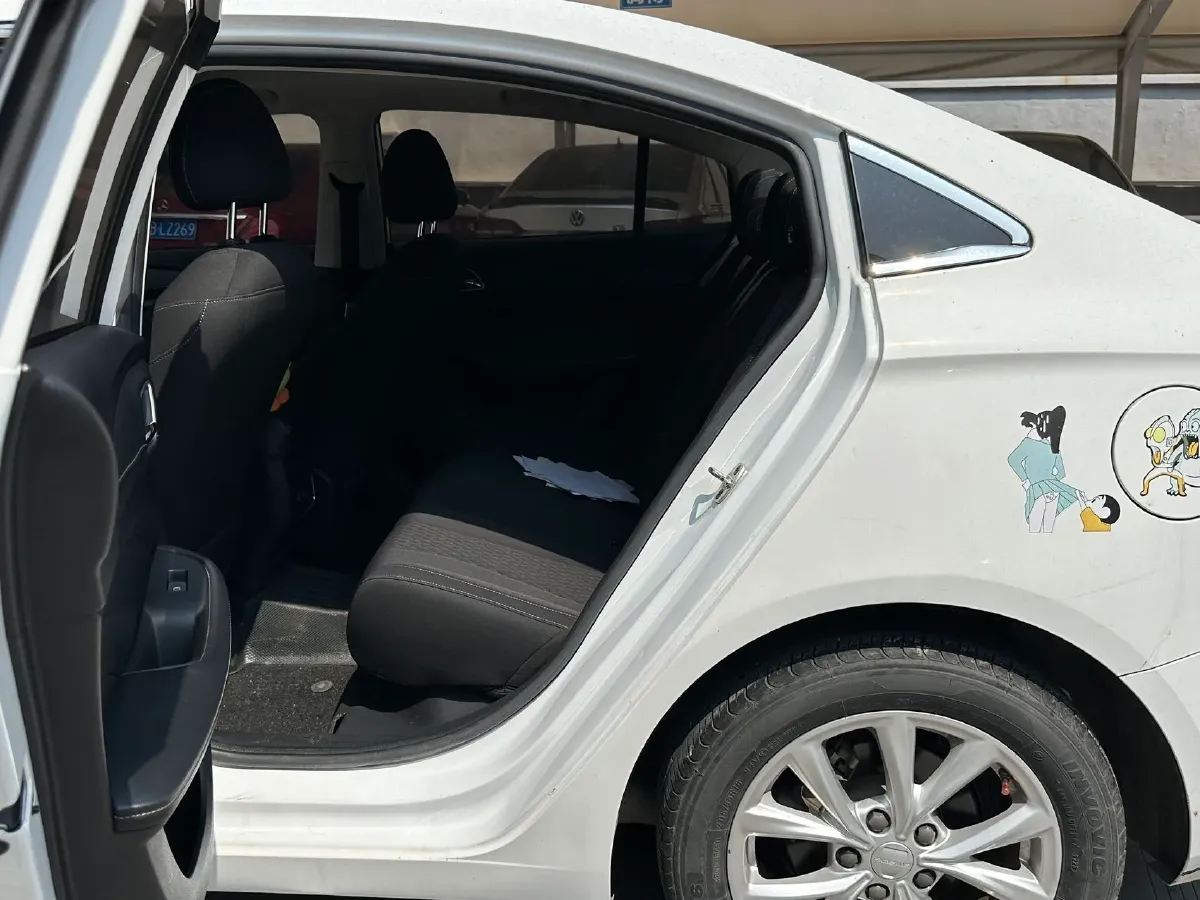 2020 Roewe i5 1.5L 120HP L4 CVT,autocango,china used car exporter,china ev exporter,chinese used car exporter,chinese used ev exporter