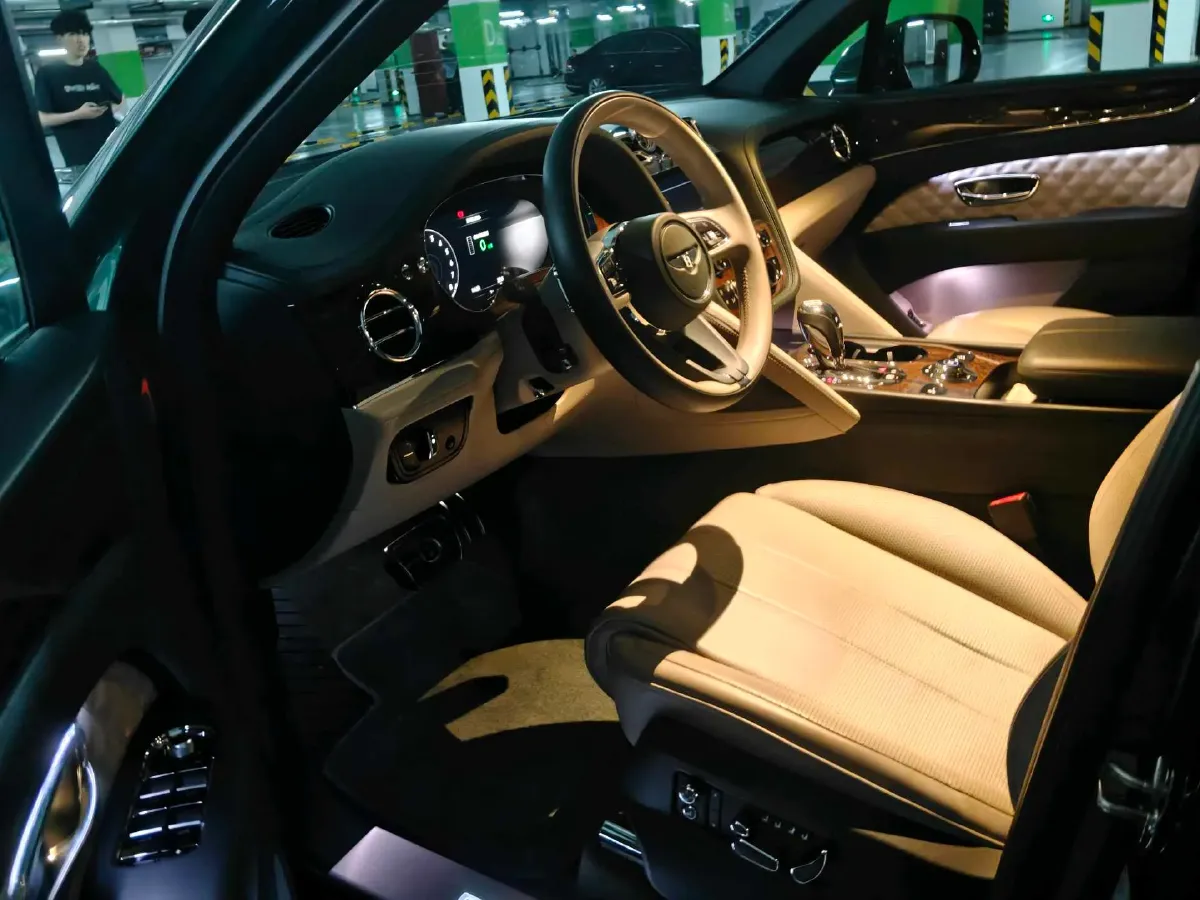 2021 Bentley Bentayga 3.0T 340HP V6 8AT PHEV 17.3KWH,autocango,china used car exporter,china ev exporter,chinese used car exporter,chinese used ev exporter