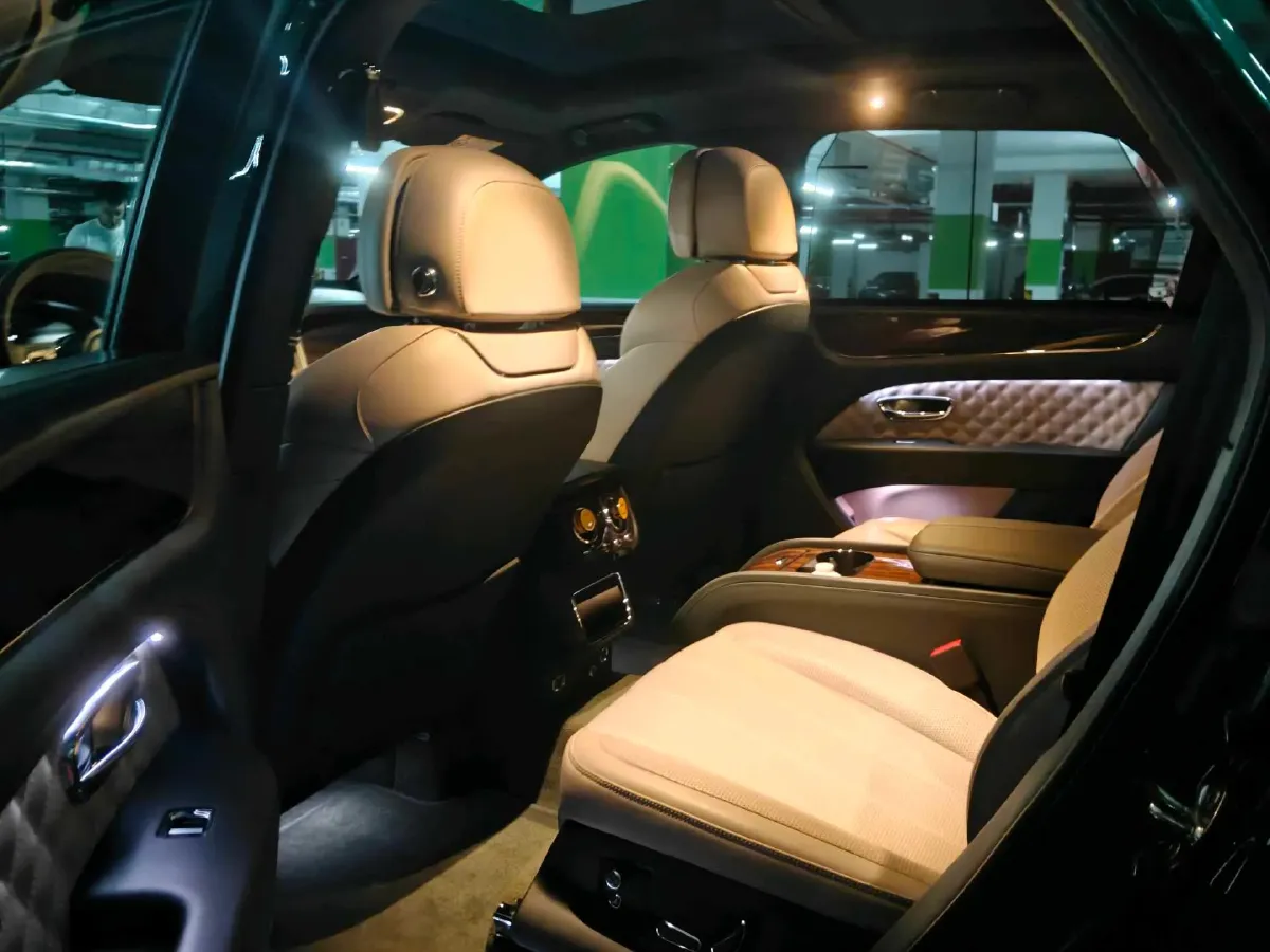 2021 Bentley Bentayga 3.0T 340HP V6 8AT PHEV 17.3KWH,autocango,china used car exporter,china ev exporter,chinese used car exporter,chinese used ev exporter