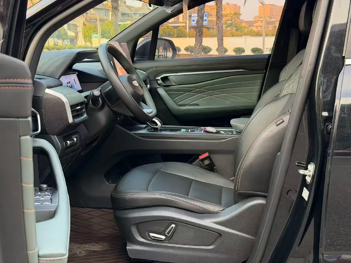 2024 Geely Okavango L 2.0T 218HP L4 7DCT,autocango,china used car exporter,china ev exporter,chinese used car exporter,chinese used ev exporter