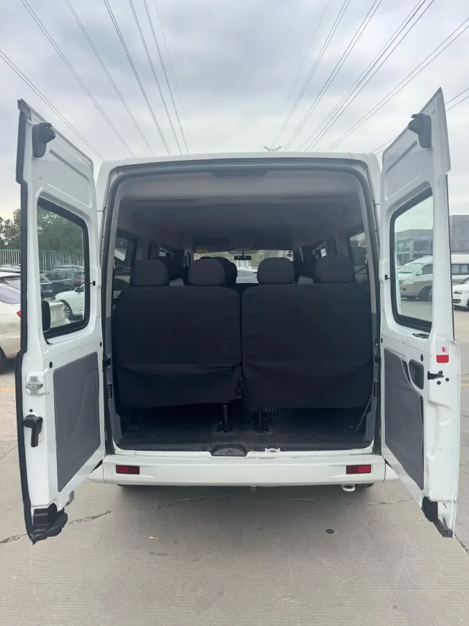 2021 MAXUS XinTu V80 2.0T 139HP L4 6MT,autocango,china used car exporter,china ev exporter,chinese used car exporter,chinese used ev exporter