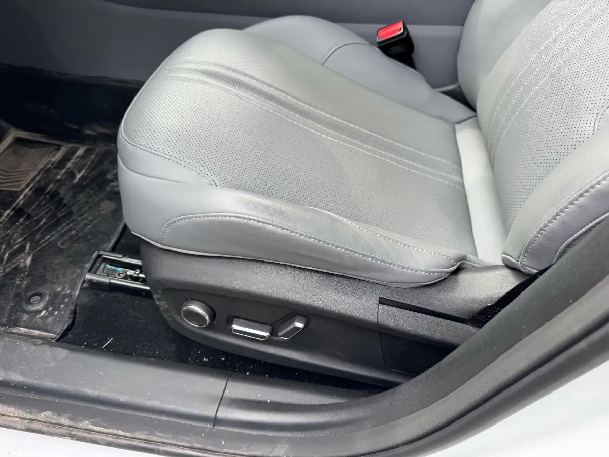 2025 Geely Galaxy L7 1.5L 112HP L4 1DHT PHEV 18.4KWH,autocango,china used car exporter,china ev exporter,chinese used car exporter,chinese used ev exporter