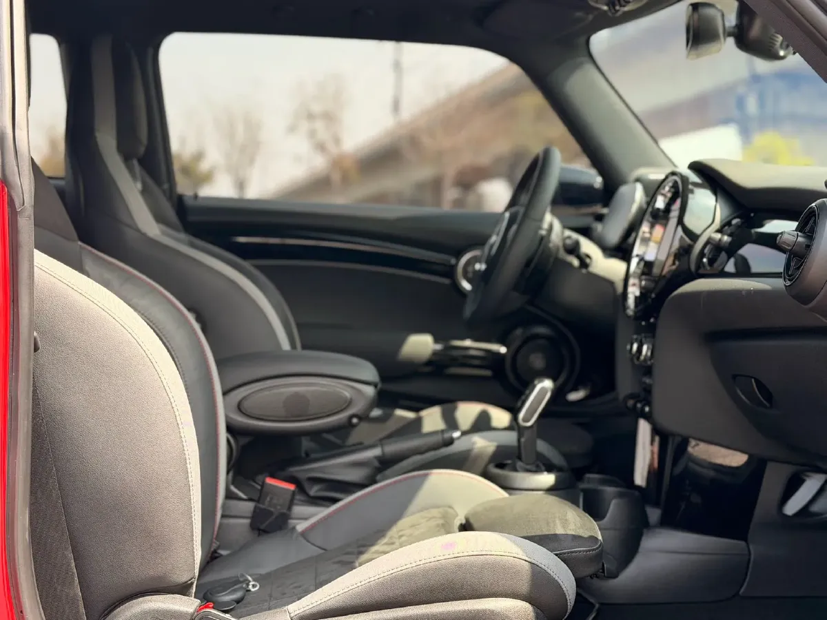 2022 MINI MINI 2.0T 192HP L4 7DCT,autocango,china used car exporter,china ev exporter,chinese used car exporter,chinese used ev exporter