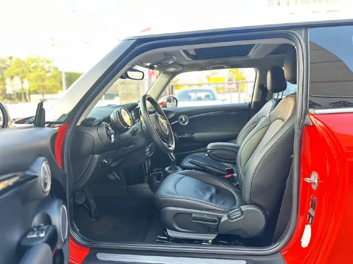 2020 MINI MINI 1.5T 102HP L3 7DCT,autocango,china used car exporter,china ev exporter,chinese used car exporter,chinese used ev exporter