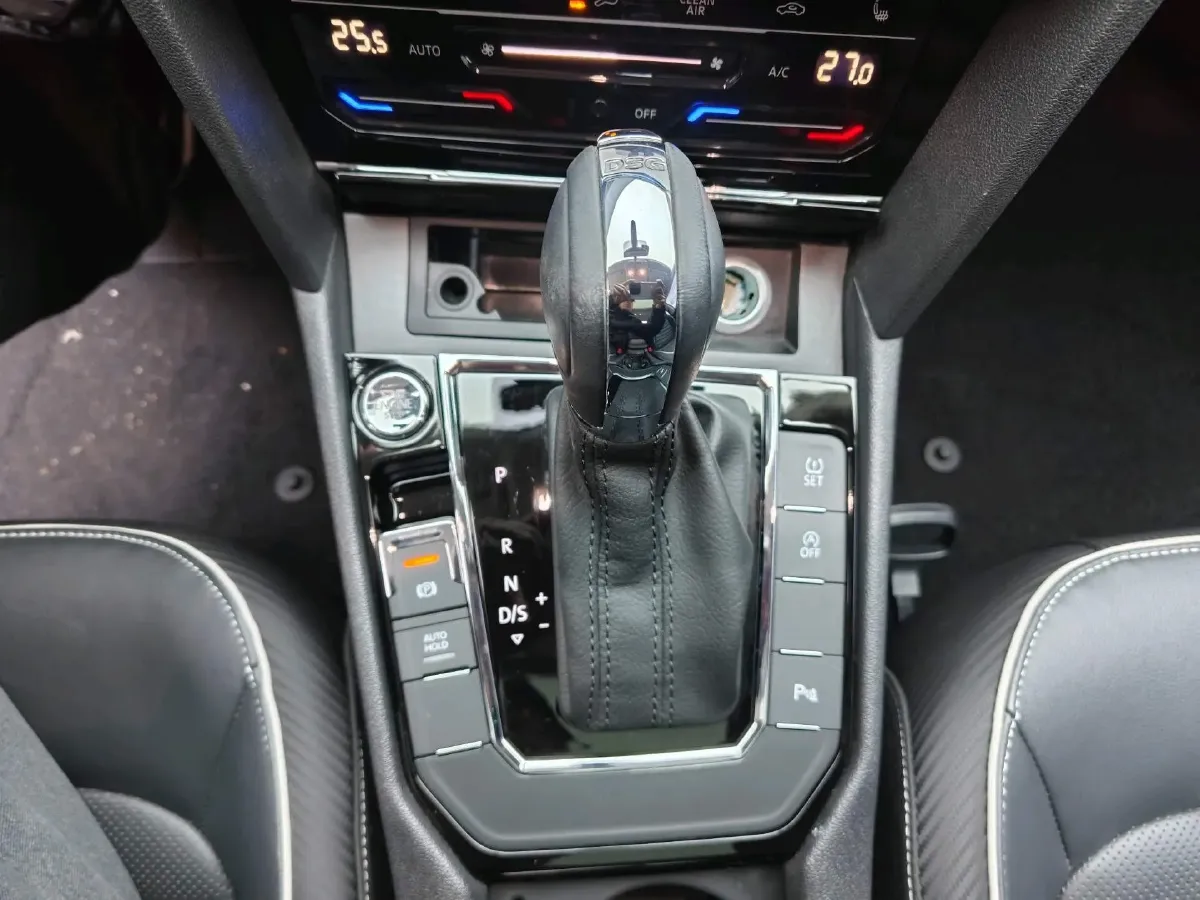 2021 Volkswagen T-Roc 1.4T 150HP L4 7DCT,autocango,china used car exporter,china ev exporter,chinese used car exporter,chinese used ev exporter