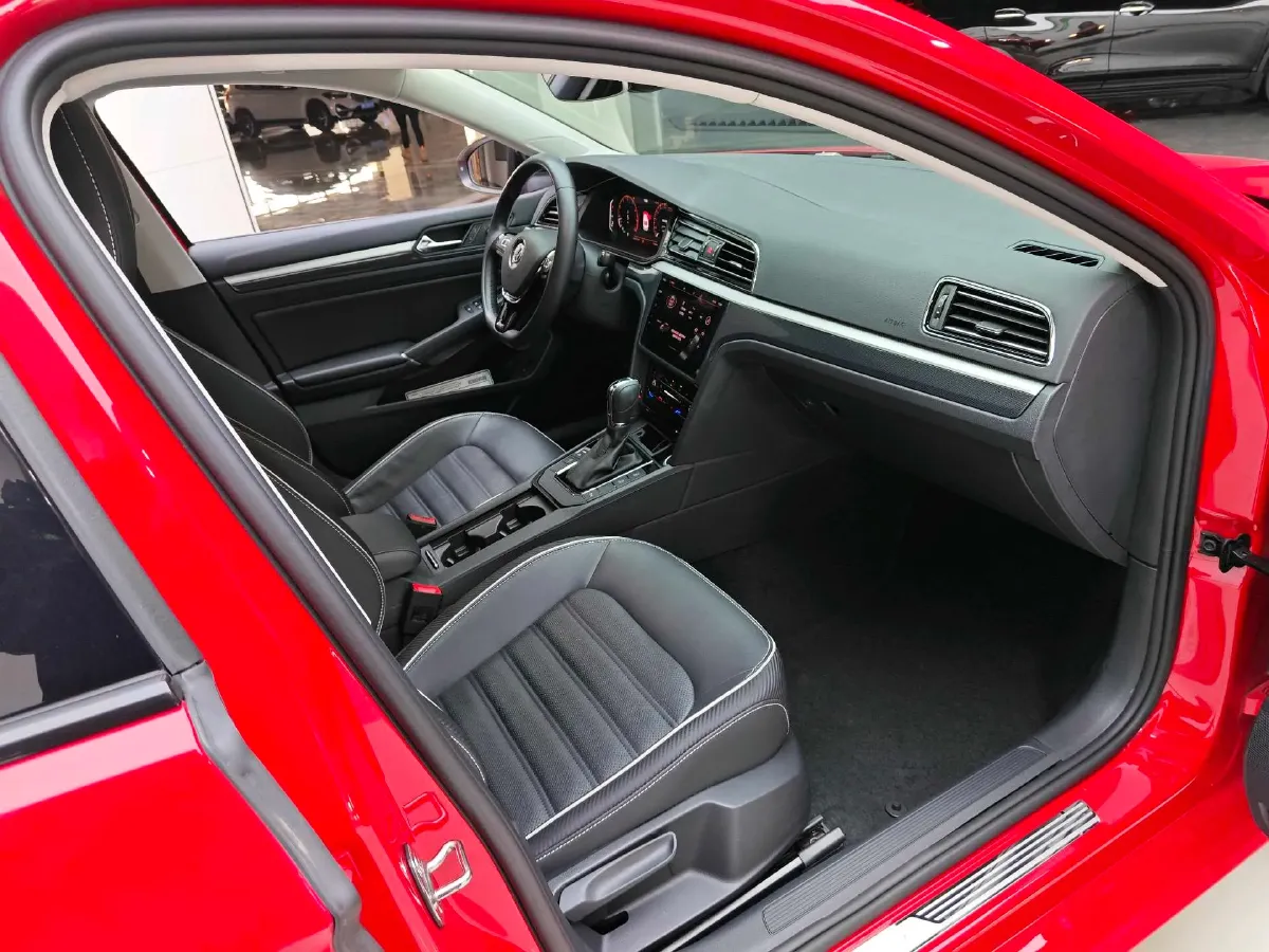 2021 Volkswagen T-Roc 1.4T 150HP L4 7DCT,autocango,china used car exporter,china ev exporter,chinese used car exporter,chinese used ev exporter