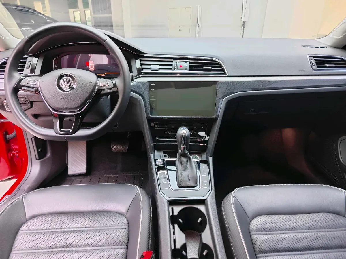 2021 Volkswagen T-Roc 1.4T 150HP L4 7DCT,autocango,china used car exporter,china ev exporter,chinese used car exporter,chinese used ev exporter