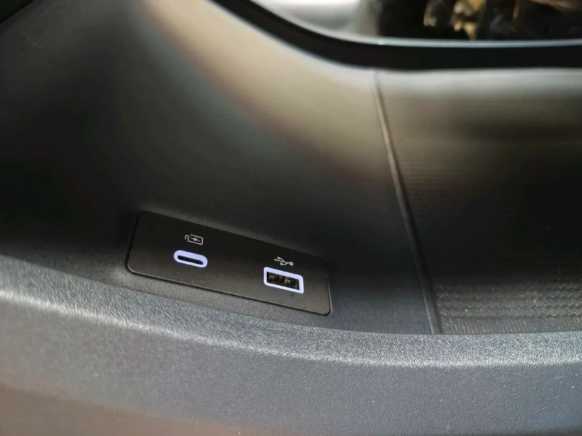 2024 Voyah ZhuiGuang 1.5T 136HP L4 PHEV 43KWH,autocango,china used car exporter,china ev exporter,chinese used car exporter,chinese used ev exporter