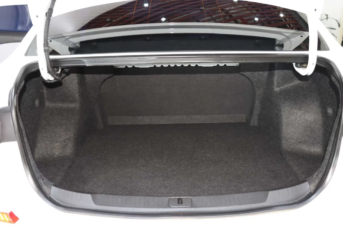 2023 Chevrolet Monza 1.5L 113HP L4 6DCT,autocango,china used car exporter,china ev exporter,chinese used car exporter,chinese used ev exporter