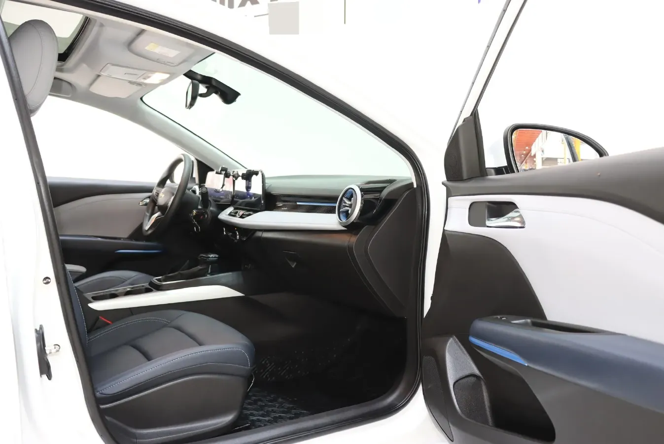 2023 Chevrolet Monza 1.5L 113HP L4 6DCT,autocango,china used car exporter,china ev exporter,chinese used car exporter,chinese used ev exporter