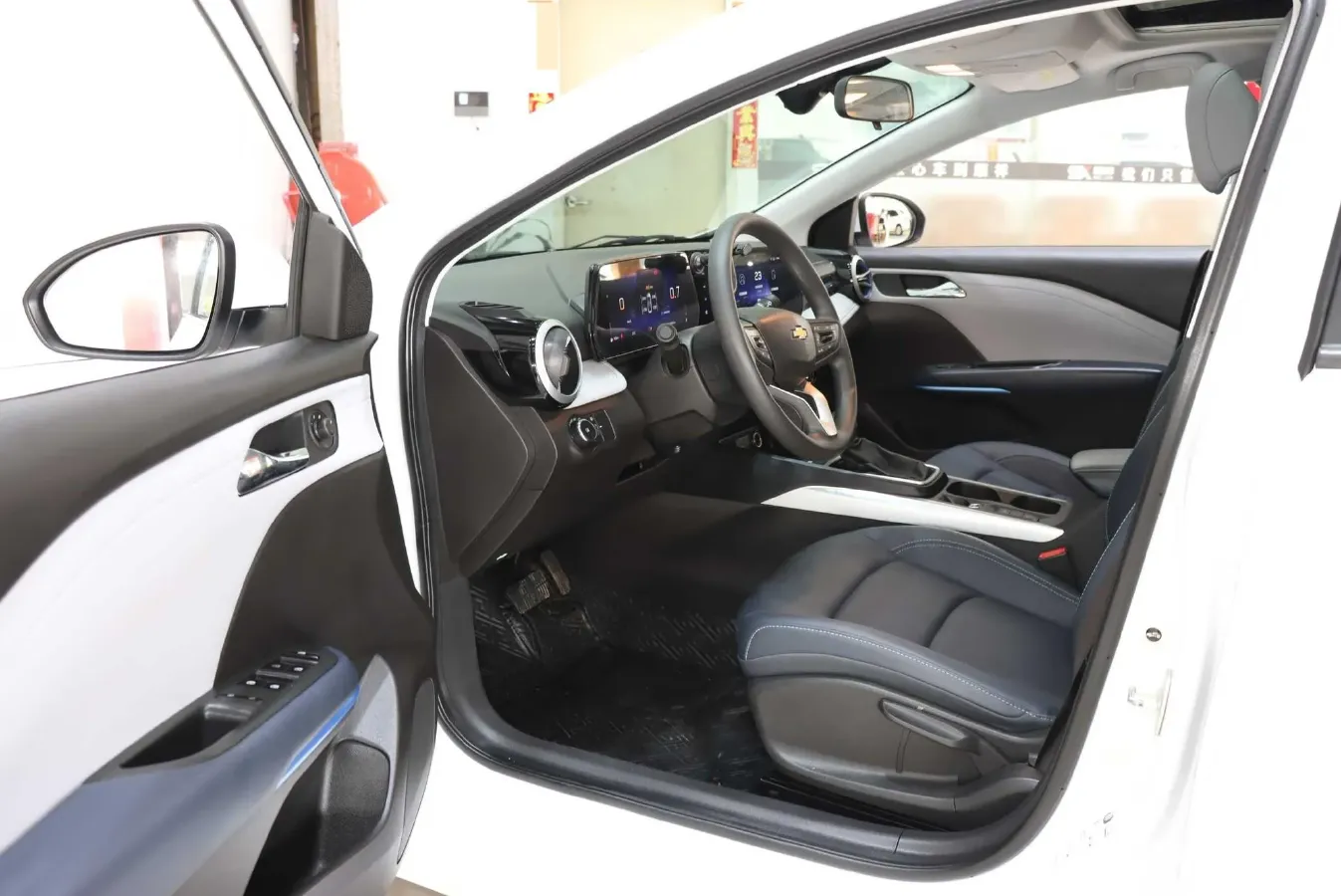 2023 Chevrolet Monza 1.5L 113HP L4 6DCT,autocango,china used car exporter,china ev exporter,chinese used car exporter,chinese used ev exporter