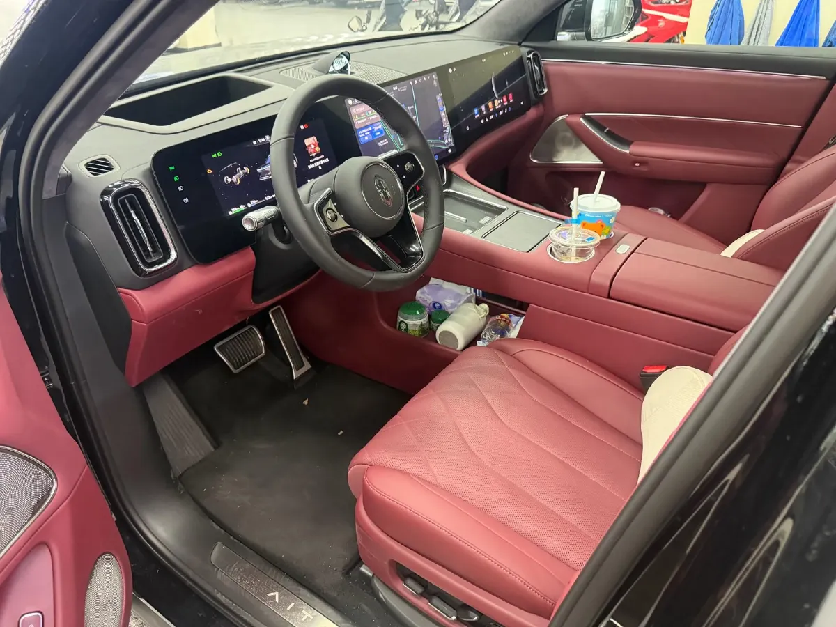 2025 AITO AITO M8 REEV 160HP REEV 53.4KWH,autocango,china used car exporter,china ev exporter,chinese used car exporter,chinese used ev exporter