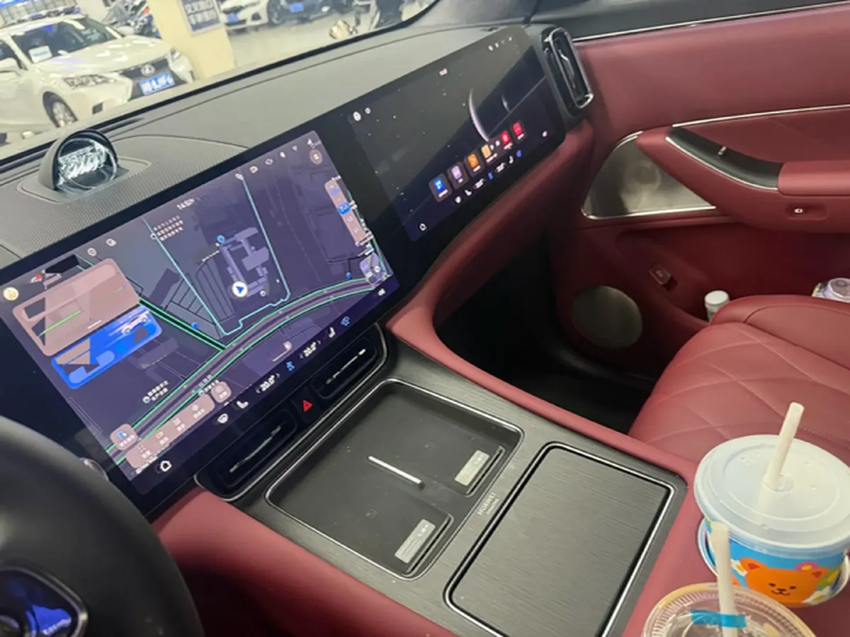 2025 AITO AITO M8 REEV 160HP REEV 53.4KWH,autocango,china used car exporter,china ev exporter,chinese used car exporter,chinese used ev exporter