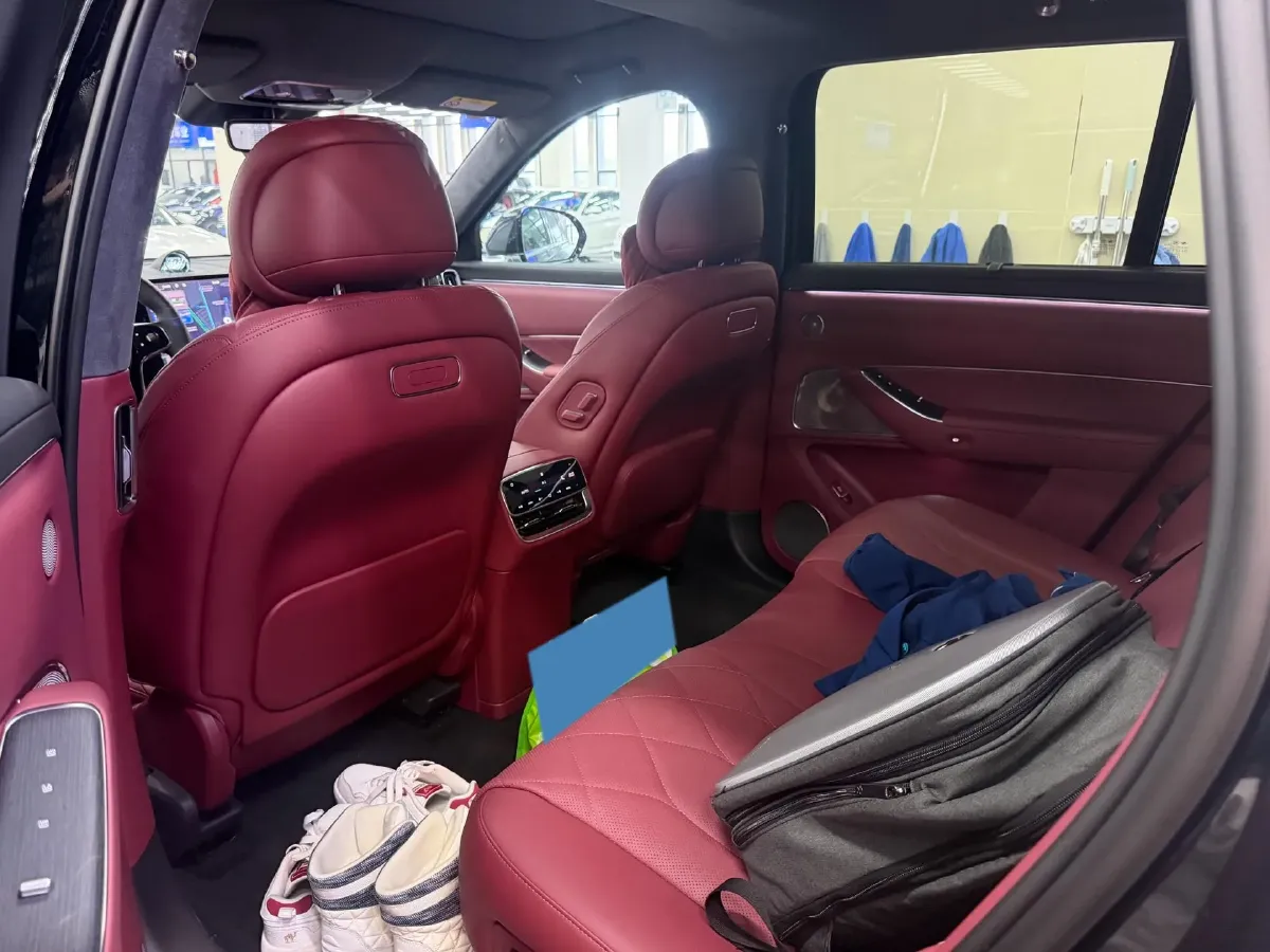 2025 AITO AITO M8 REEV 160HP REEV 53.4KWH,autocango,china used car exporter,china ev exporter,chinese used car exporter,chinese used ev exporter