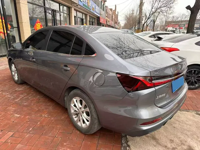 2023 Roewe i5 1.5L 129HP L4 5MT,autocango,china used car exporter,china ev exporter,chinese used car exporter,chinese used ev exporter