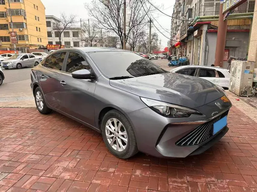 2023 Roewe i5 1.5L 129HP L4 5MT,autocango,china used car exporter,china ev exporter,chinese used car exporter,chinese used ev exporter