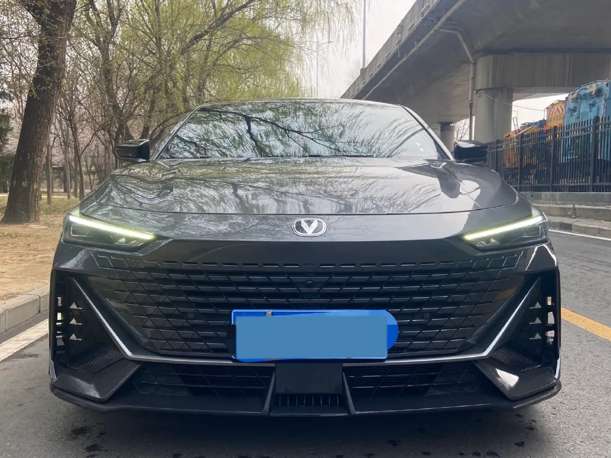 2023 ChangAn UNI-V 1.5T 188HP L4 7DCT,autocango,china used car exporter,china ev exporter,chinese used car exporter,chinese used ev exporter