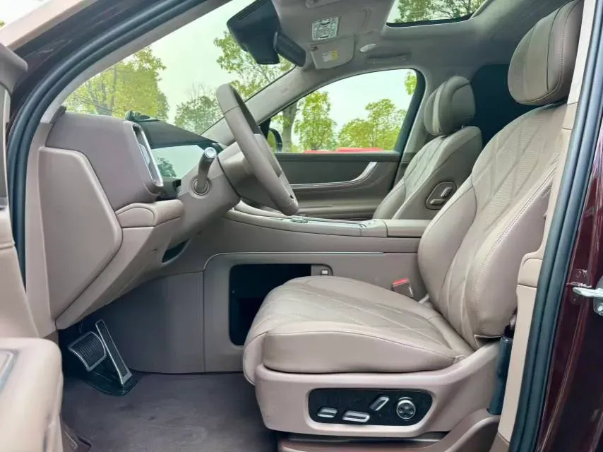 2025 AITO AITO M9 REEV 160HP REEV 52KWH,autocango,china used car exporter,china ev exporter,chinese used car exporter,chinese used ev exporter