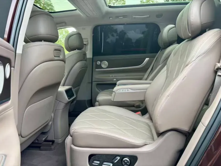 2025 AITO AITO M9 REEV 160HP REEV 52KWH,autocango,china used car exporter,china ev exporter,chinese used car exporter,chinese used ev exporter