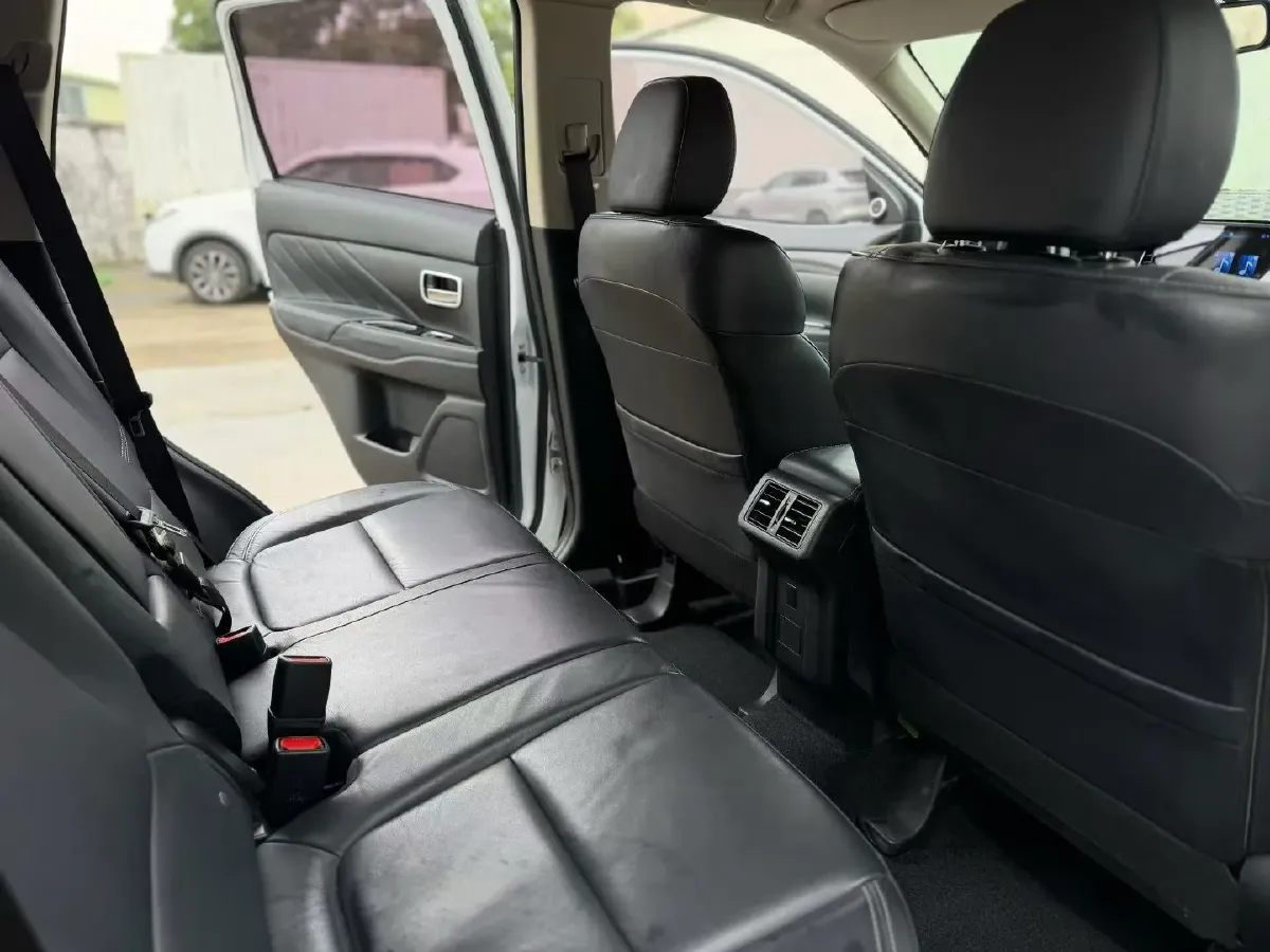 2019 Mitsubishi Outlander 2.0L 166HP L4 CVT,autocango,china used car exporter,china ev exporter,chinese used car exporter,chinese used ev exporter