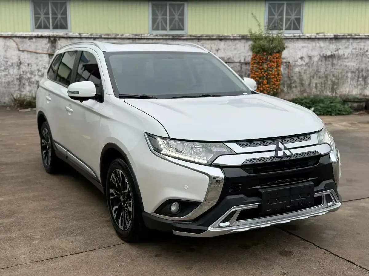 2019 Mitsubishi Outlander 2.0L 166HP L4 CVT,autocango,china used car exporter,china ev exporter,chinese used car exporter,chinese used ev exporter