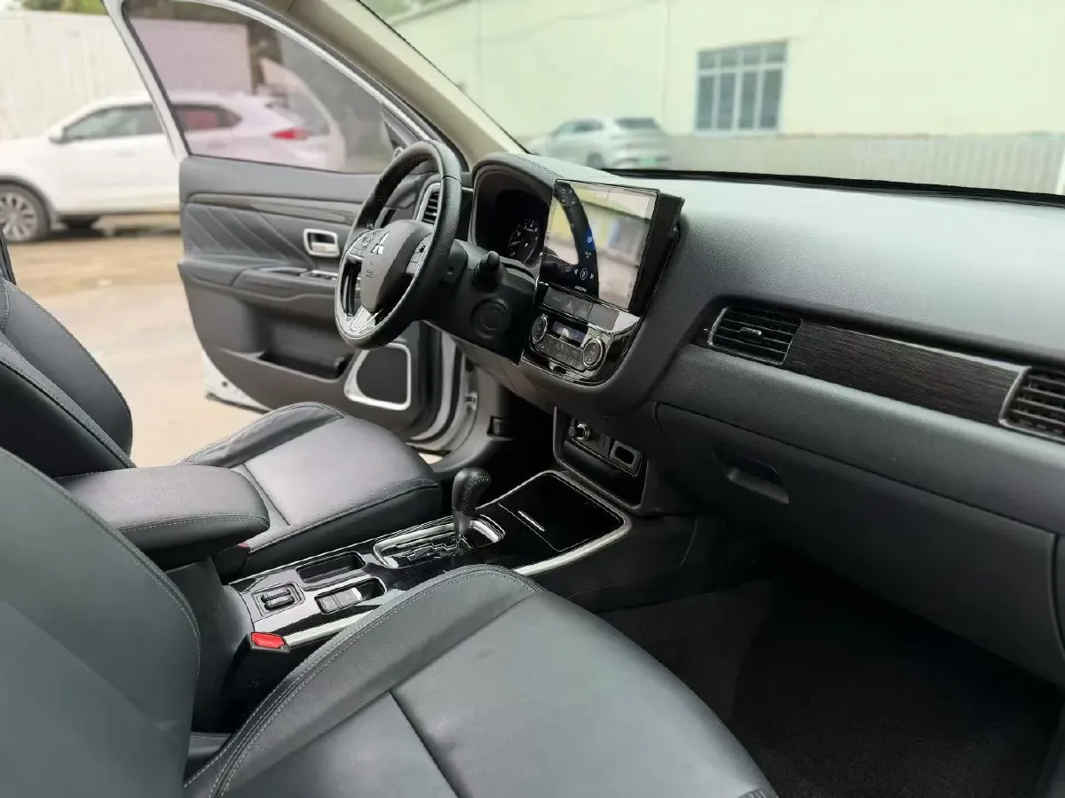 2019 Mitsubishi Outlander 2.0L 166HP L4 CVT,autocango,china used car exporter,china ev exporter,chinese used car exporter,chinese used ev exporter