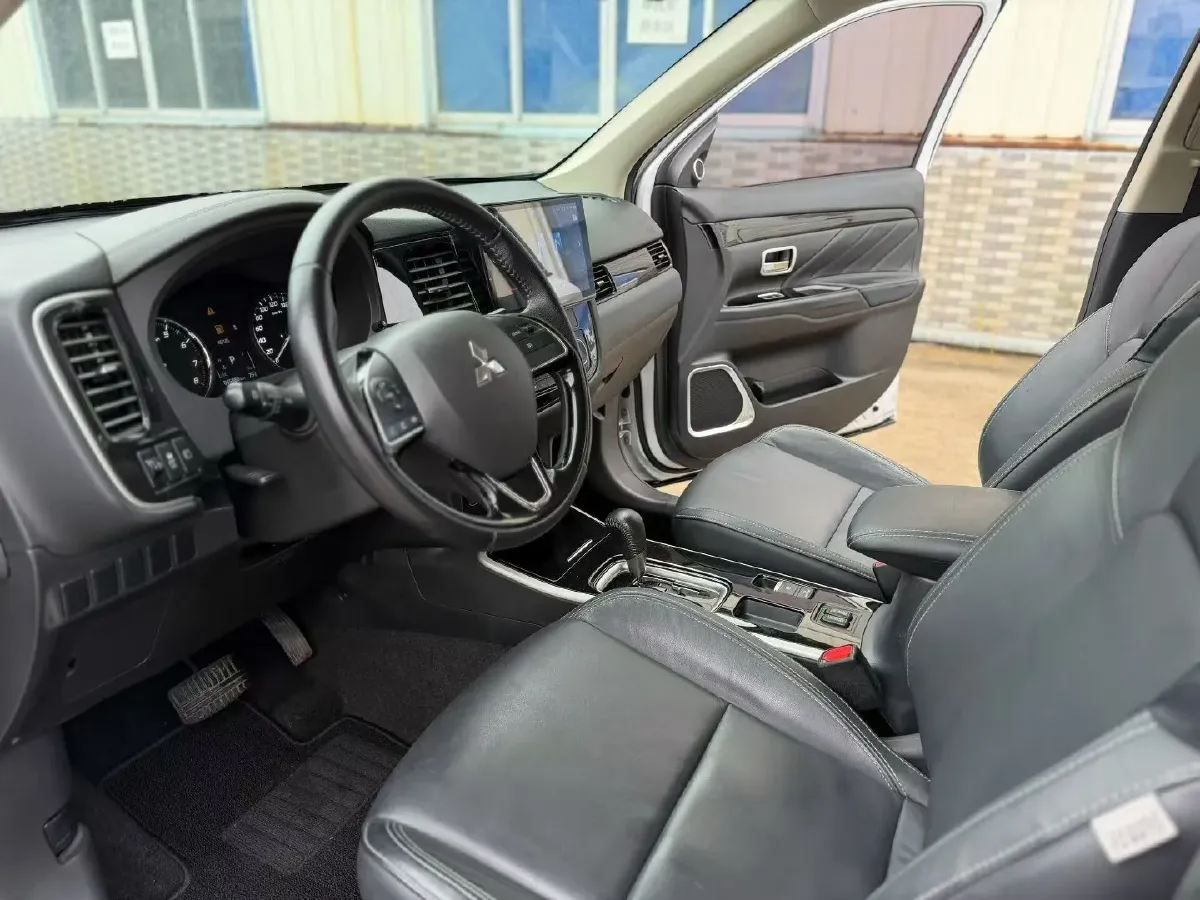 2019 Mitsubishi Outlander 2.0L 166HP L4 CVT,autocango,china used car exporter,china ev exporter,chinese used car exporter,chinese used ev exporter