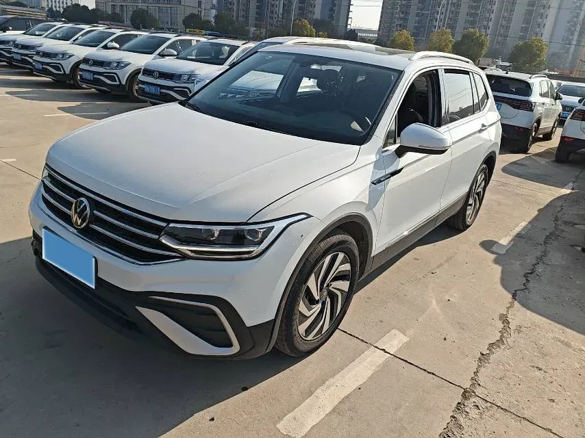 2023 Volkswagen Tiguan L 1.5T 160HP L4 7DCT,autocango,china used car exporter,china ev exporter,chinese used car exporter,chinese used ev exporter