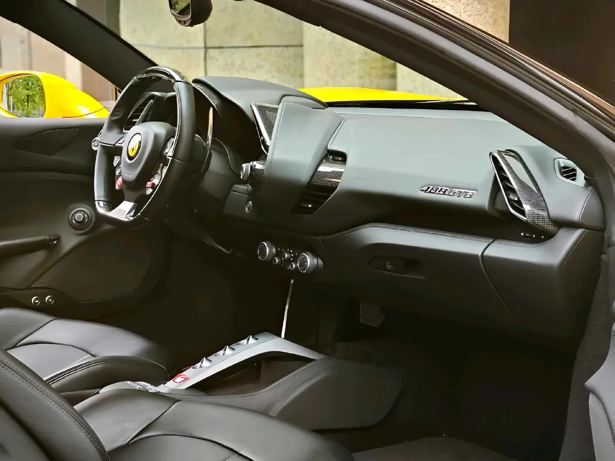 2015 Ferrari 488 3.9T 670HP V8 7DCT,autocango,china used car exporter,china ev exporter,chinese used car exporter,chinese used ev exporter