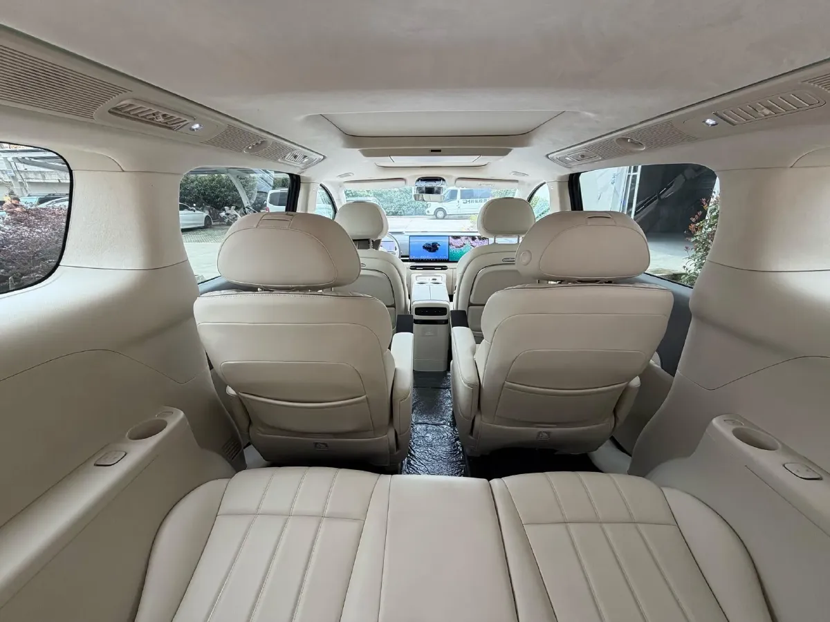 2025 Voyah Dream 1.5T 150HP L4 PHEV 41.7KWH,autocango,china used car exporter,china ev exporter,chinese used car exporter,chinese used ev exporter