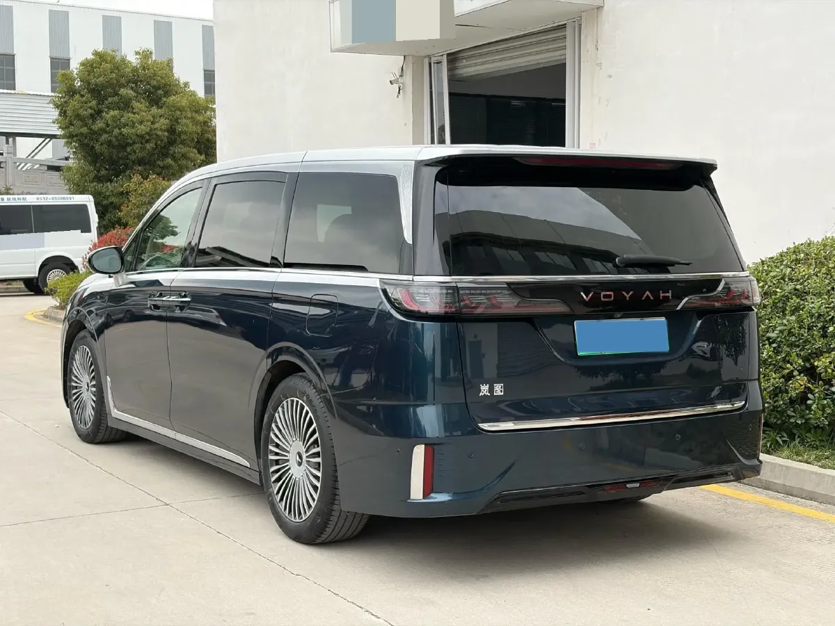 2025 Voyah Dream 1.5T 150HP L4 PHEV 41.7KWH,autocango,china used car exporter,china ev exporter,chinese used car exporter,chinese used ev exporter