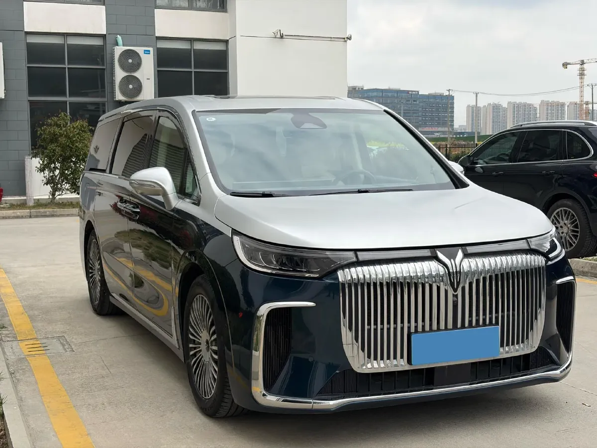 2025 Voyah Dream 1.5T 150HP L4 PHEV 41.7KWH,autocango,china used car exporter,china ev exporter,chinese used car exporter,chinese used ev exporter