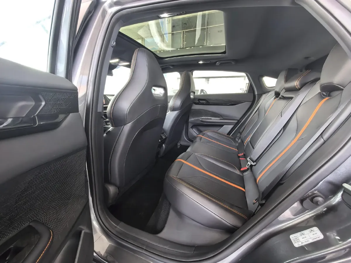 2025 ChangAn UNI-V 1.5T 192HP L4 7DCT,autocango,china used car exporter,china ev exporter,chinese used car exporter,chinese used ev exporter