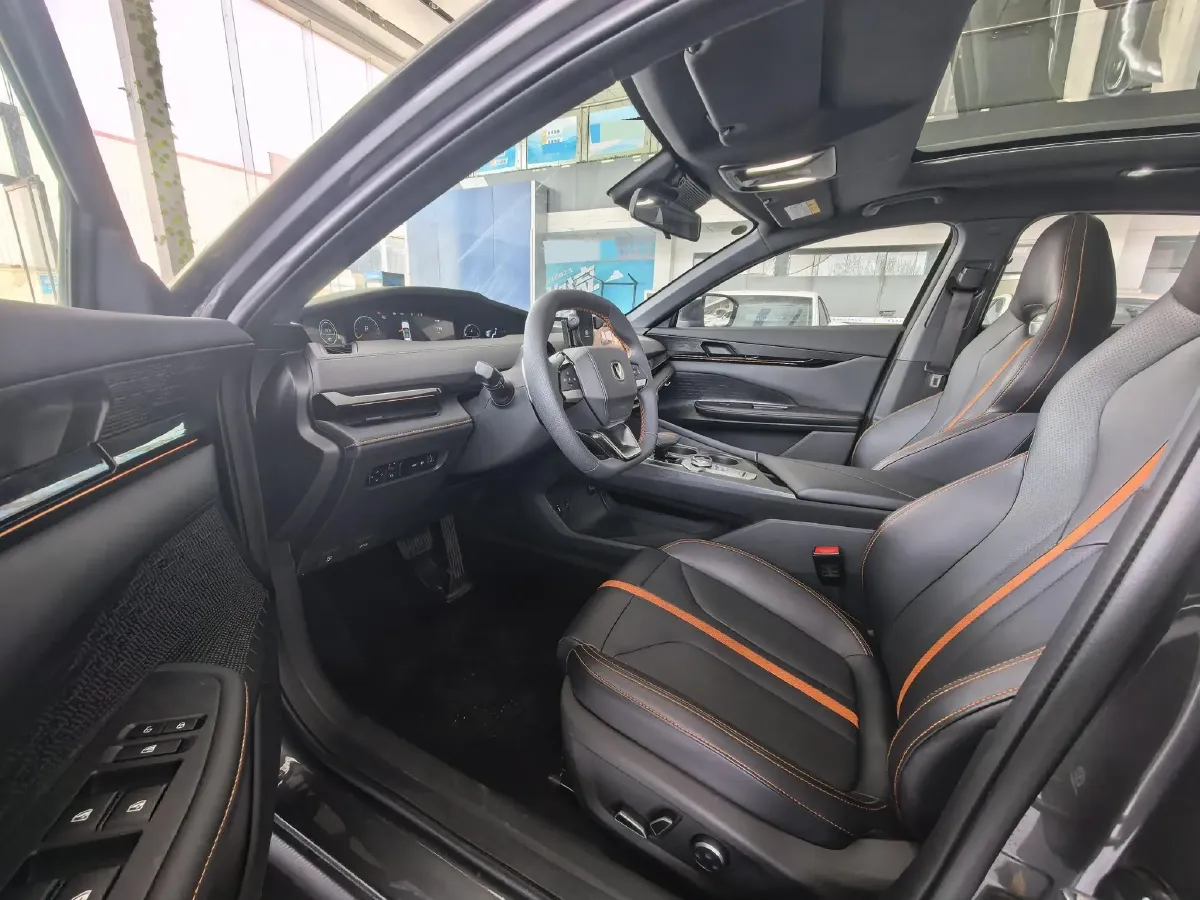 2025 ChangAn UNI-V 1.5T 192HP L4 7DCT,autocango,china used car exporter,china ev exporter,chinese used car exporter,chinese used ev exporter