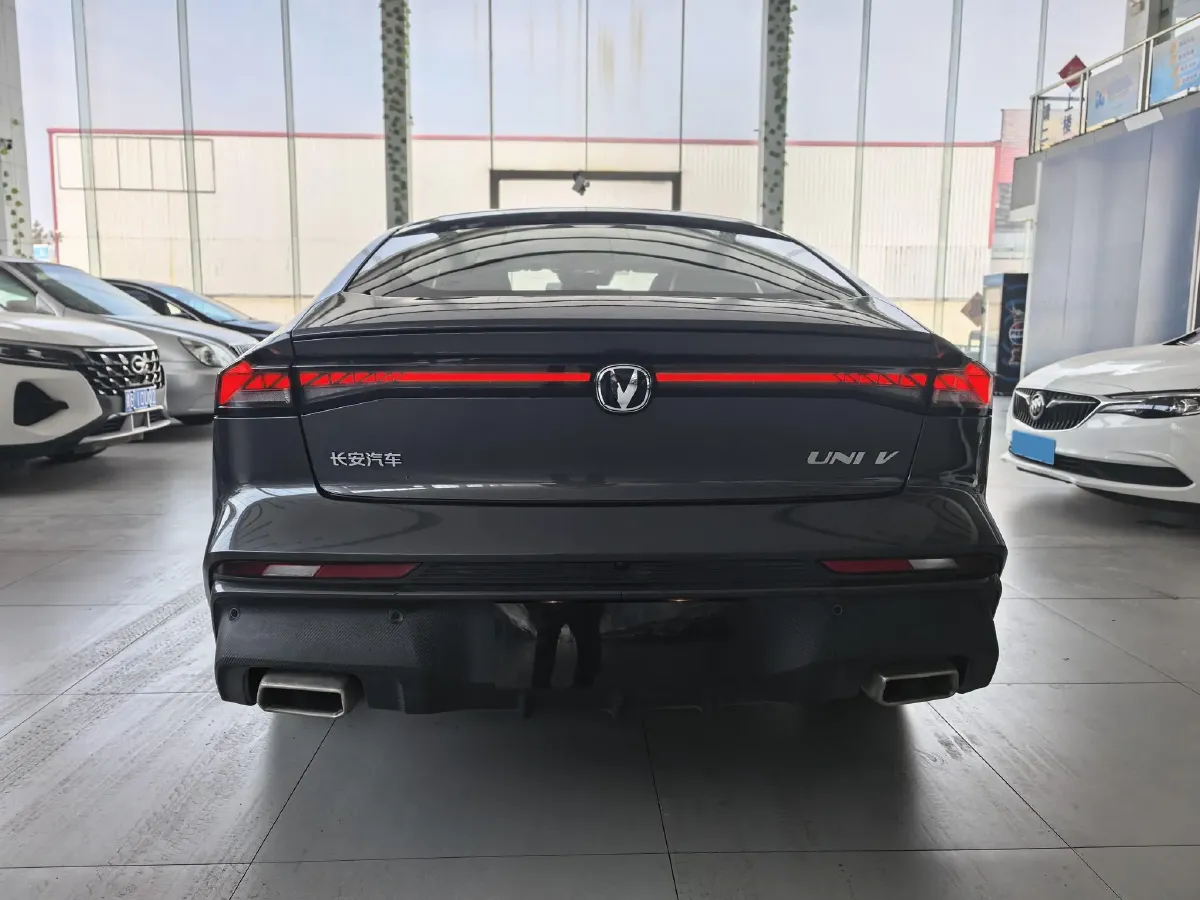 2025 ChangAn UNI-V 1.5T 192HP L4 7DCT,autocango,china used car exporter,china ev exporter,chinese used car exporter,chinese used ev exporter