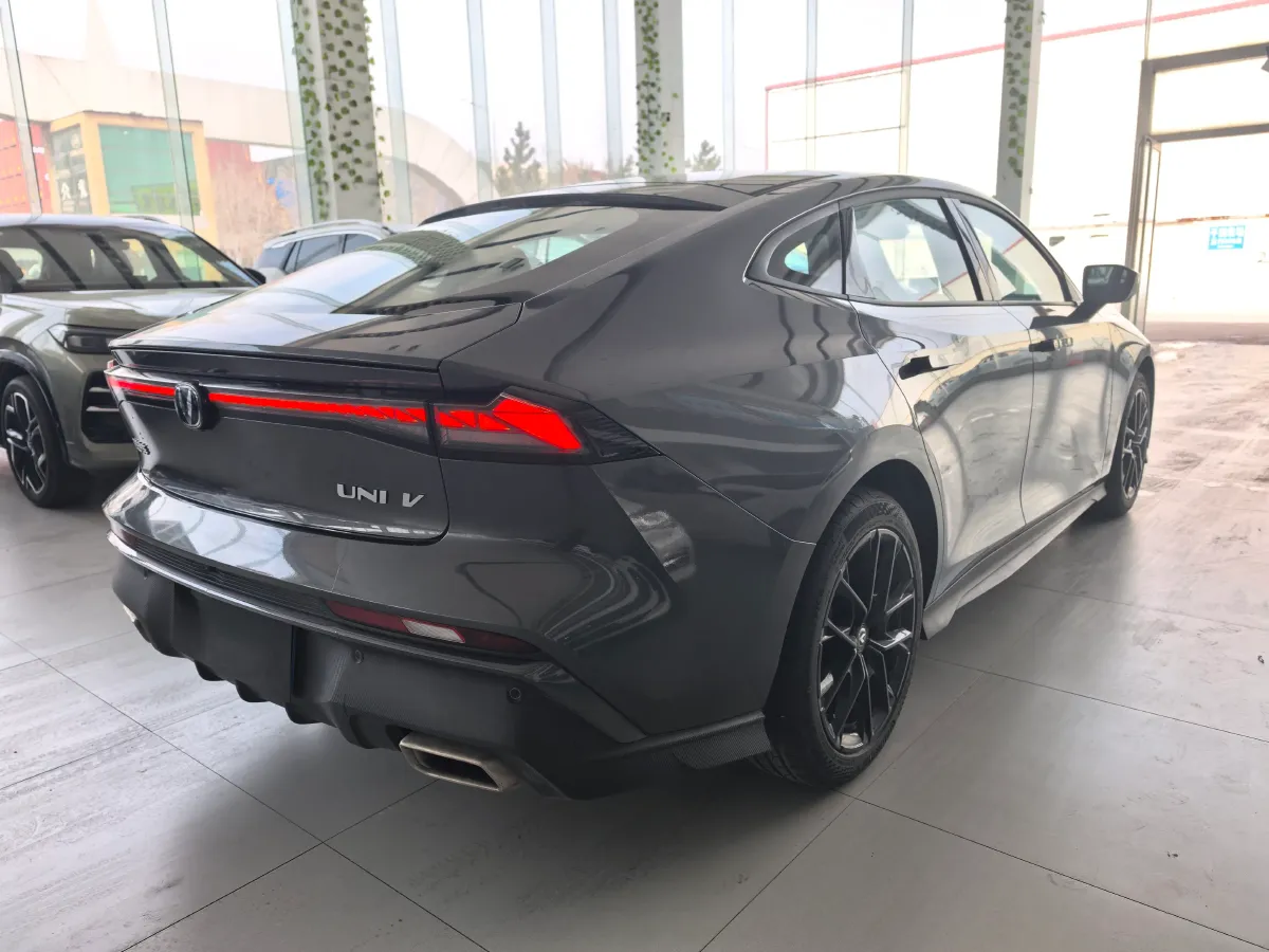 2025 ChangAn UNI-V 1.5T 192HP L4 7DCT,autocango,china used car exporter,china ev exporter,chinese used car exporter,chinese used ev exporter