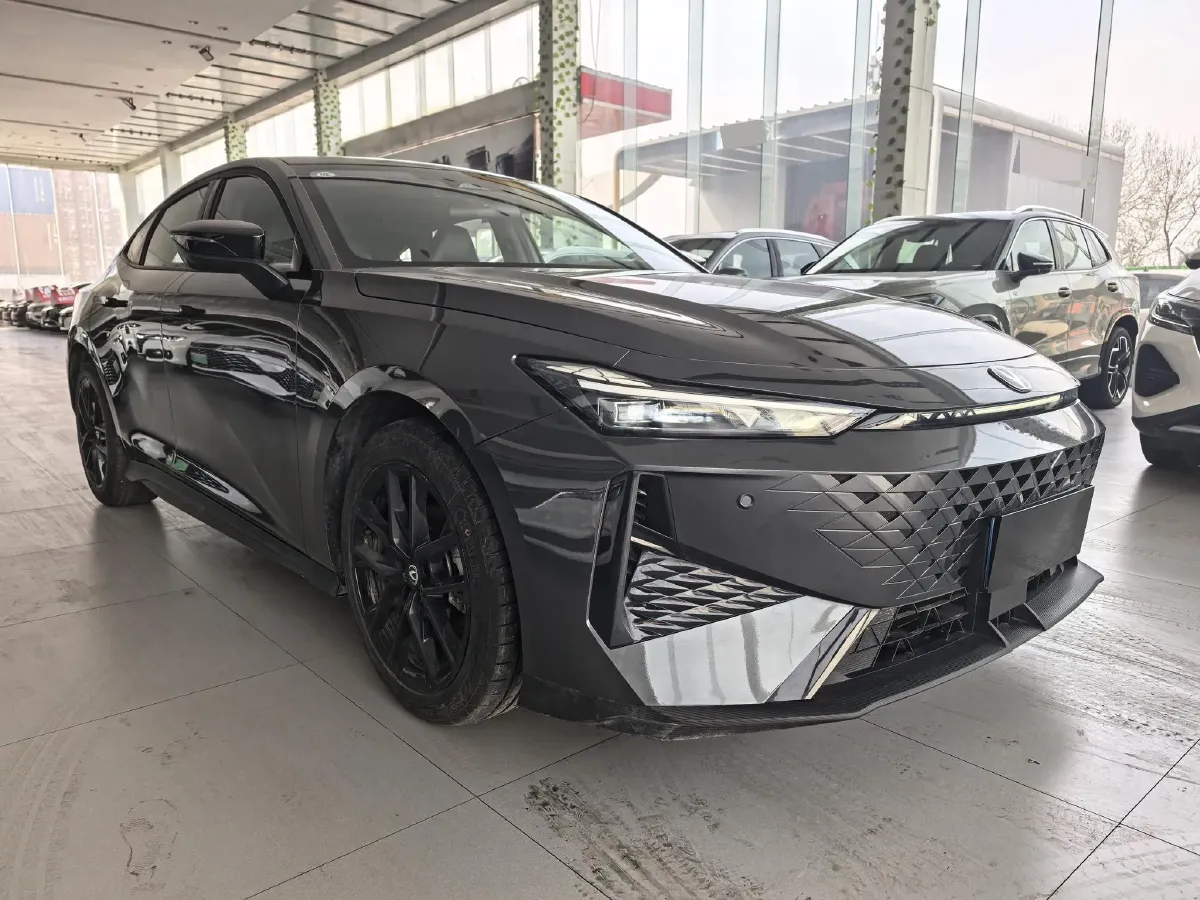 2025 ChangAn UNI-V 1.5T 192HP L4 7DCT,autocango,china used car exporter,china ev exporter,chinese used car exporter,chinese used ev exporter