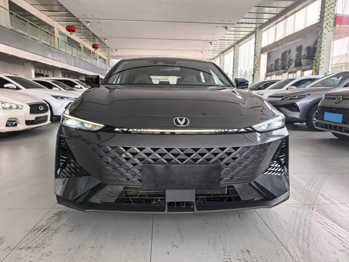 2025 ChangAn UNI-V 1.5T 192HP L4 7DCT,autocango,china used car exporter,china ev exporter,chinese used car exporter,chinese used ev exporter