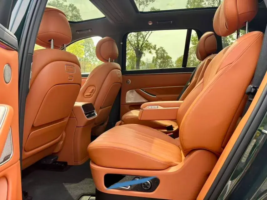 2025 AITO AITO M8 REEV 160HP REEV 53.4KWH,autocango,china used car exporter,china ev exporter,chinese used car exporter,chinese used ev exporter