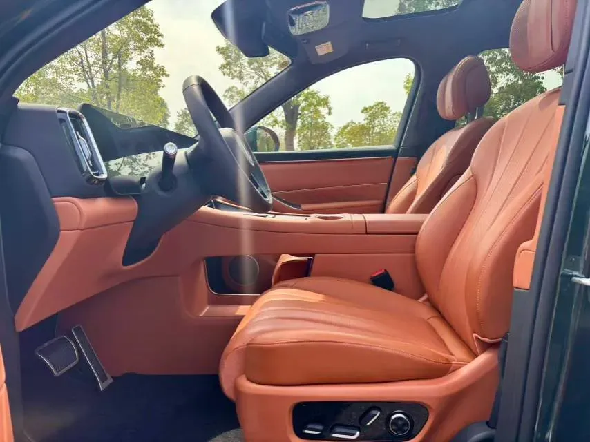 2025 AITO AITO M8 REEV 160HP REEV 53.4KWH,autocango,china used car exporter,china ev exporter,chinese used car exporter,chinese used ev exporter