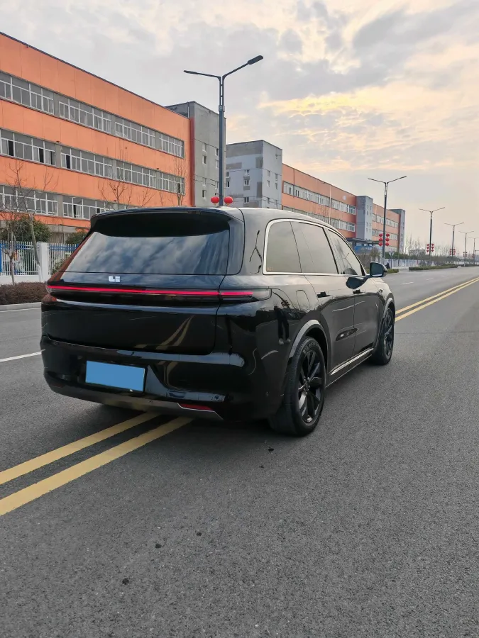 2023 Li L8 Range Extended 154HP REEV 40.9KWH,autocango,china used car exporter,china ev exporter,chinese used car exporter,chinese used ev exporter