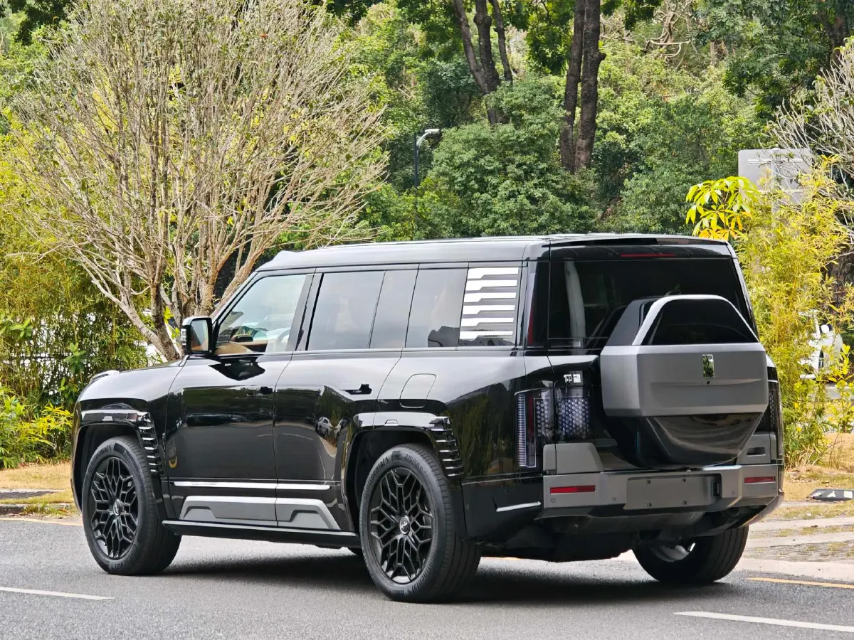 2023 YangWang U8 2.0T 272HP L4 REEV 49.05KWH,autocango,china used car exporter,china ev exporter,chinese used car exporter,chinese used ev exporter