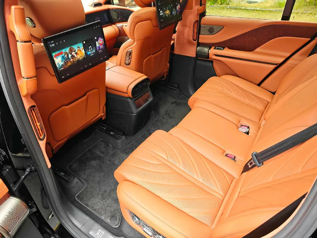 2023 YangWang U8 2.0T 272HP L4 REEV 49.05KWH,autocango,china used car exporter,china ev exporter,chinese used car exporter,chinese used ev exporter