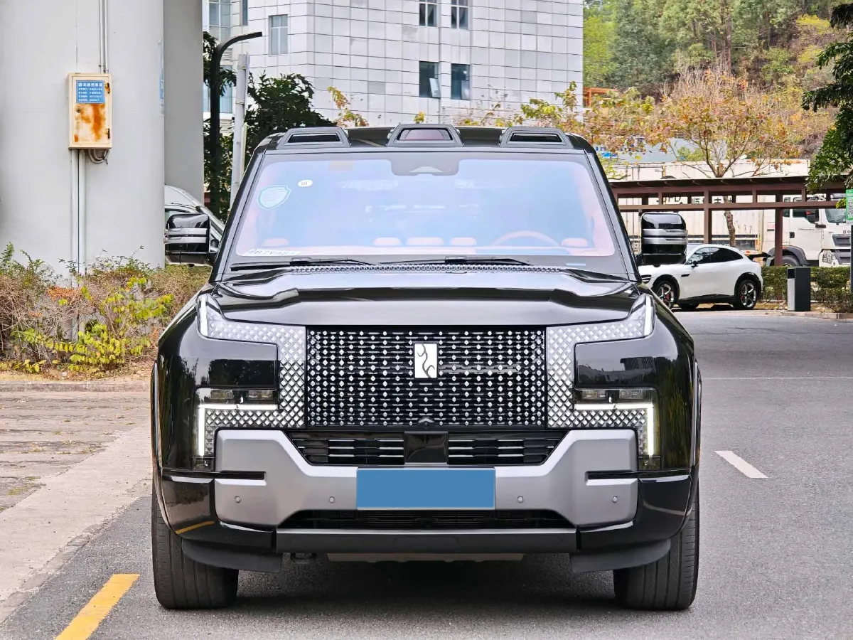 2023 YangWang U8 2.0T 272HP L4 REEV 49.05KWH,autocango,china used car exporter,china ev exporter,chinese used car exporter,chinese used ev exporter