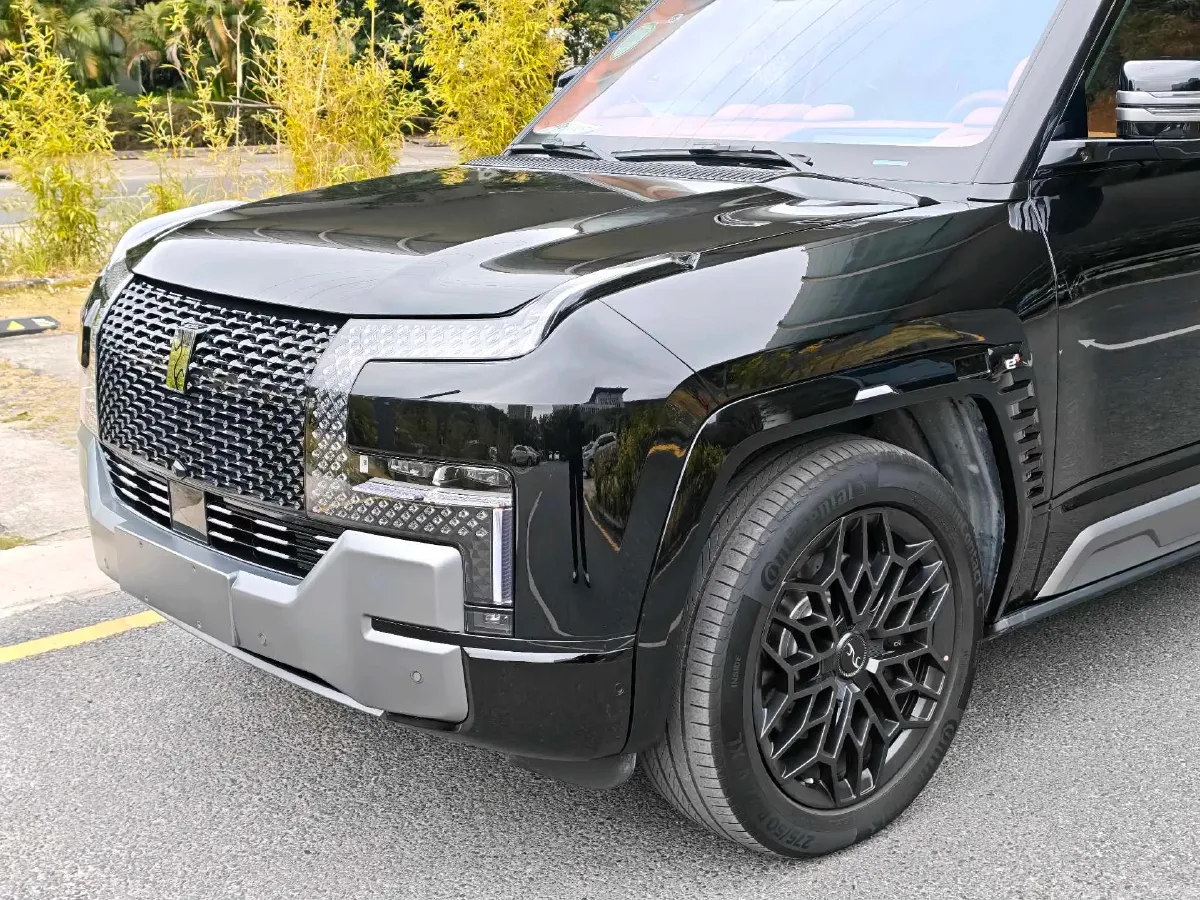 2023 YangWang U8 2.0T 272HP L4 REEV 49.05KWH,autocango,china used car exporter,china ev exporter,chinese used car exporter,chinese used ev exporter