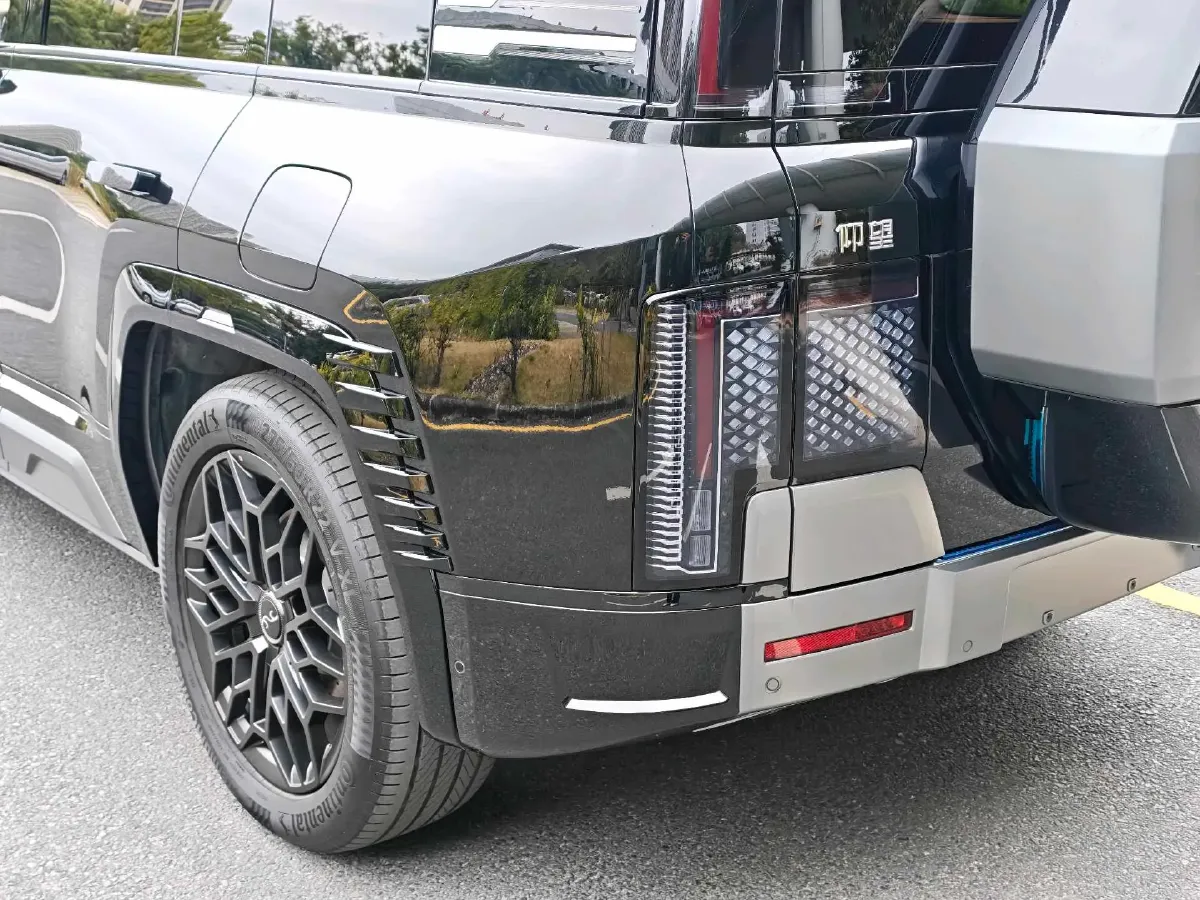 2023 YangWang U8 2.0T 272HP L4 REEV 49.05KWH,autocango,china used car exporter,china ev exporter,chinese used car exporter,chinese used ev exporter